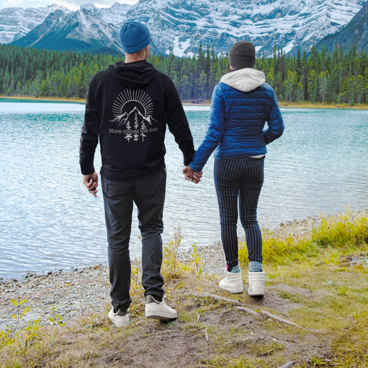 Classic Hoodie - Mit Taschendruck HERE COMES THE SUN