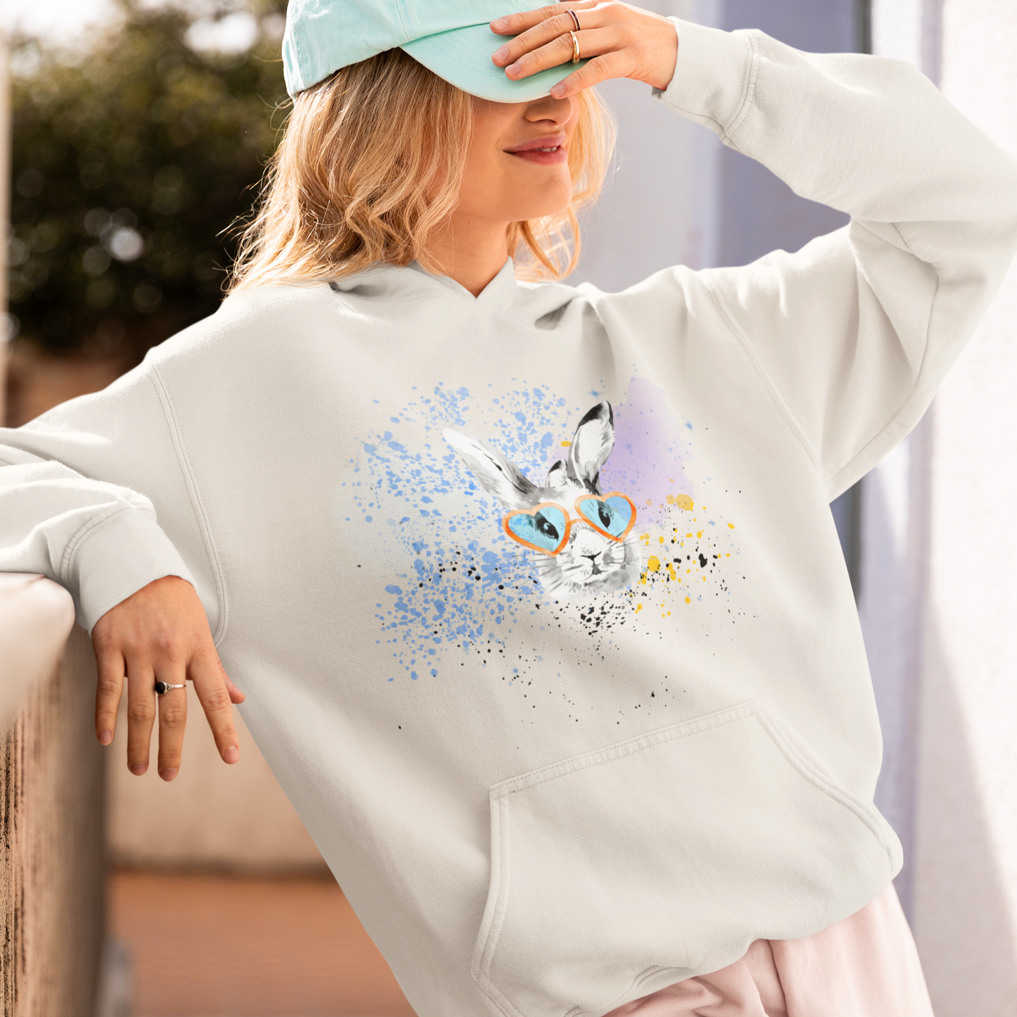 VACANCY Oversized Hoodie - Mit Taschendruck HASE MIT SONNENBRILLE