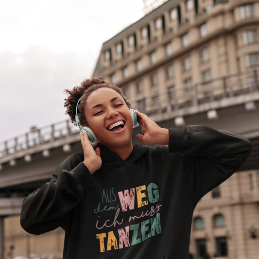 VACANCY Oversized Hoodie - Mit Taschendruck AUS DEM WEG ICH MUSS TANZEN