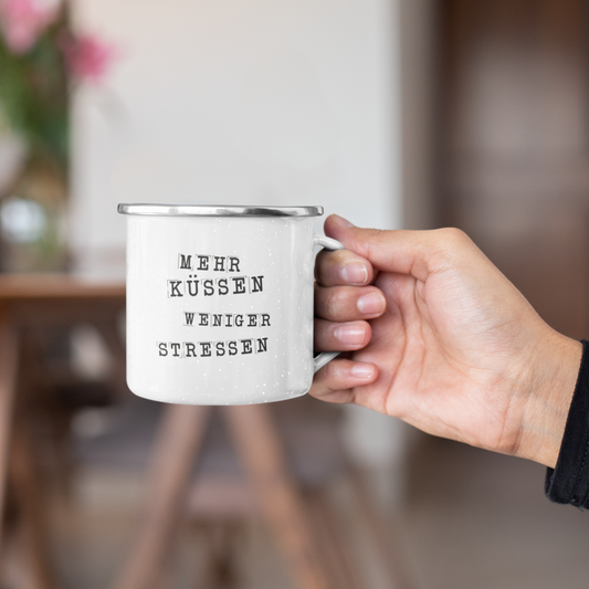 Emaille Tasse Klein MEHR KÜSSEN, WENIGER STRESSEN