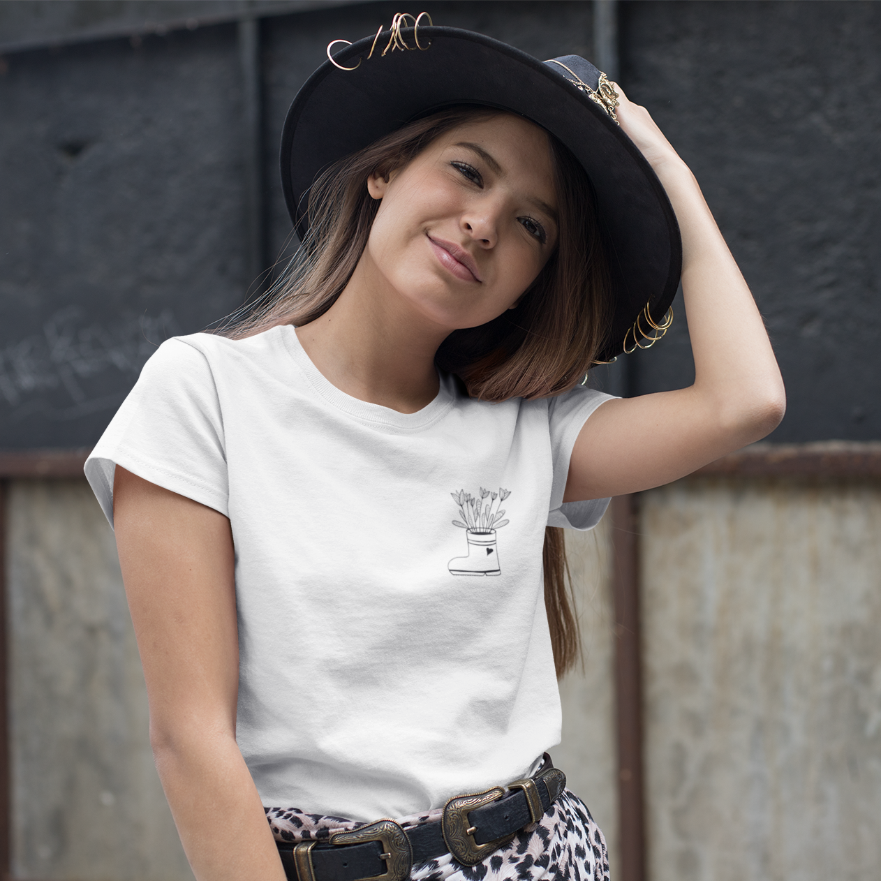 Premium Organic Shirt Women STIEFEL MIT BLUMEN